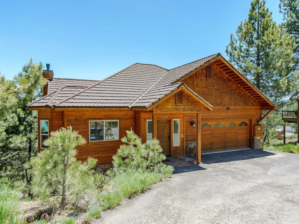 Stunning and Spacious in Truckee by RedAwning