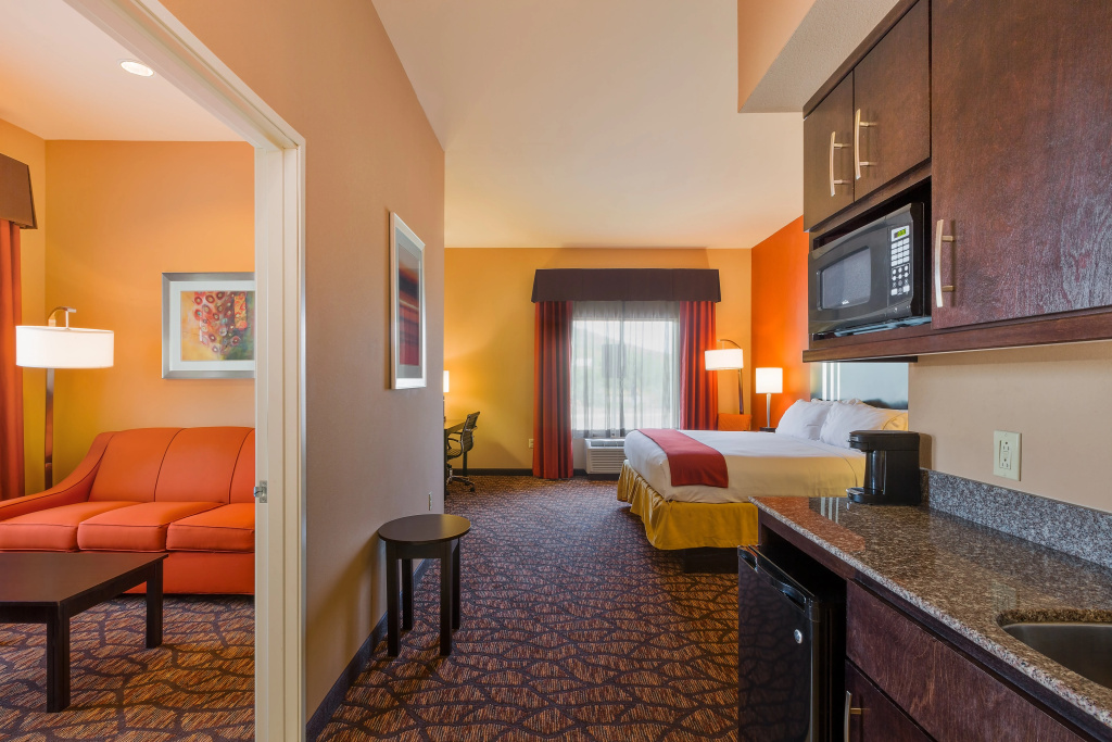 Holiday Inn Express and Suites Alpine by IHG