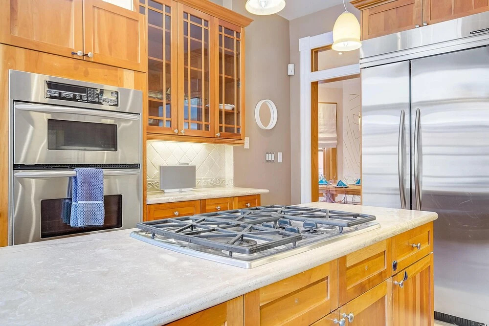 Stunning Modern Home, Prime Location Sleeps 15