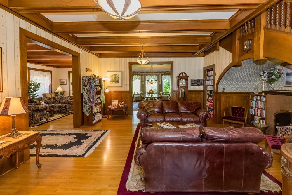 The Firelight Inn on Oregon Creek Bed and Breakfast