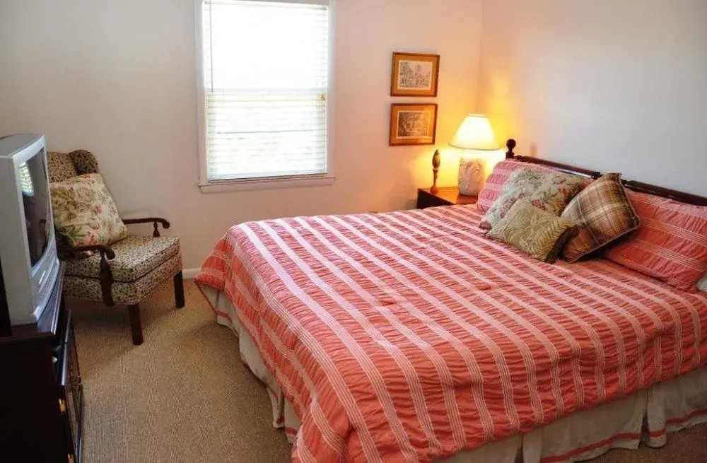 Surf Chalet - 4 Br home by RedAwning