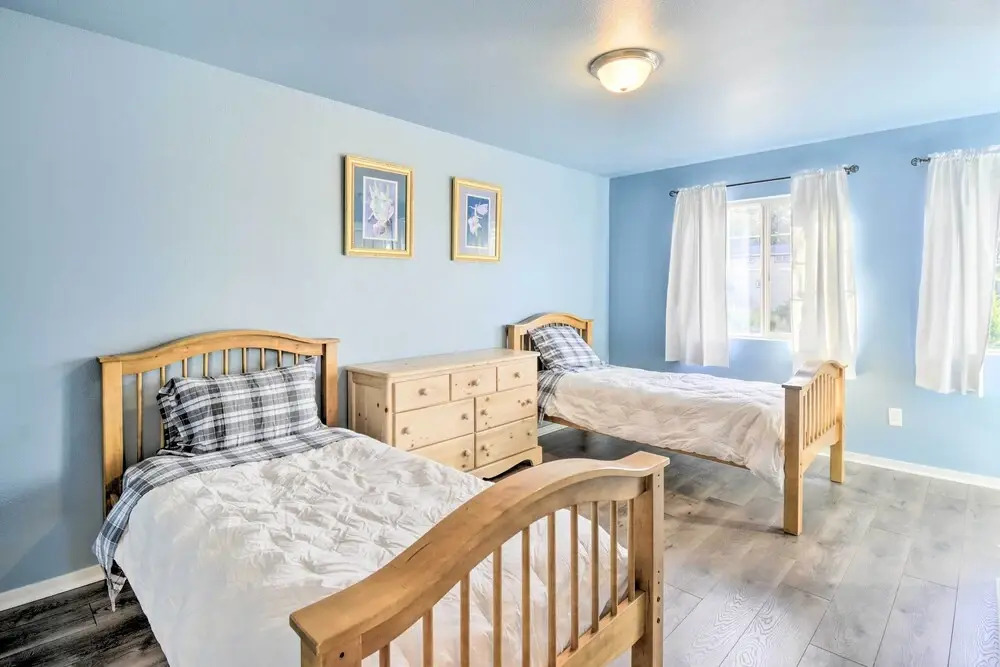Pet-friendly Poulsbo Abode w/ Mountain Views!
