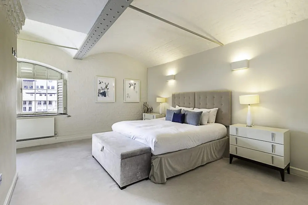 Charming Home in St Katharine Docks