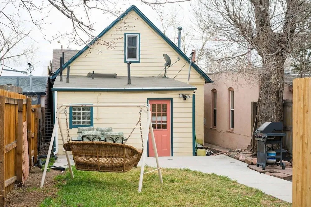 Artisan Victorian Spacious Backyard Great Location