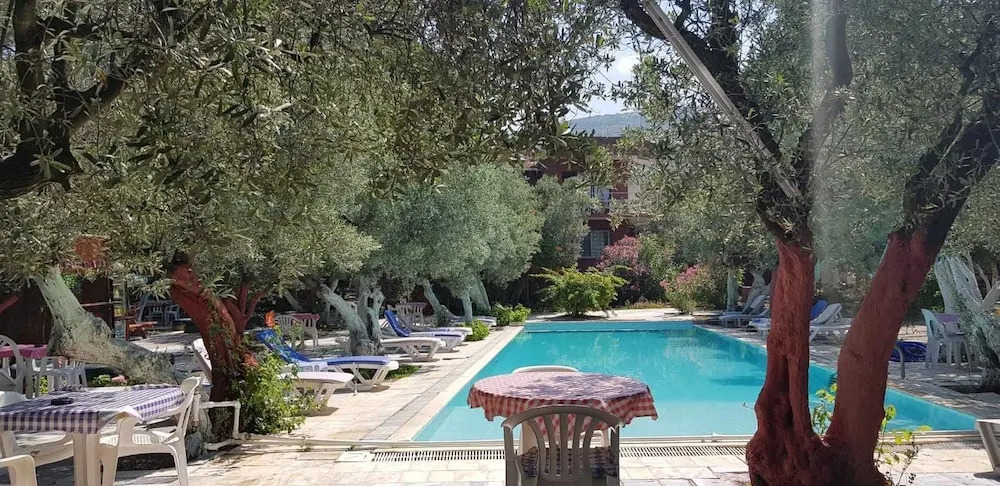 Erdek Oliva Havuzlu Pansiyon