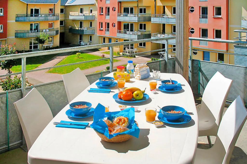 Coastal Stay With Pool in Grandcamp