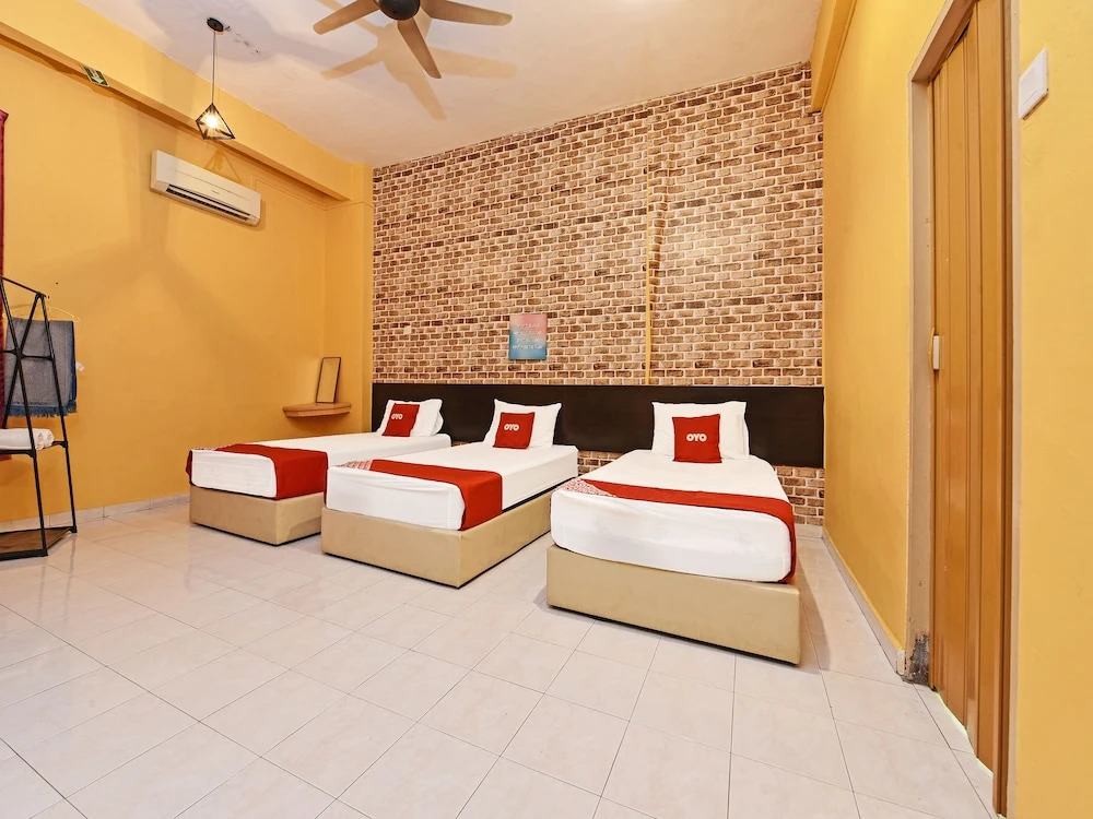 OYO 90363 Nyamanya Inn