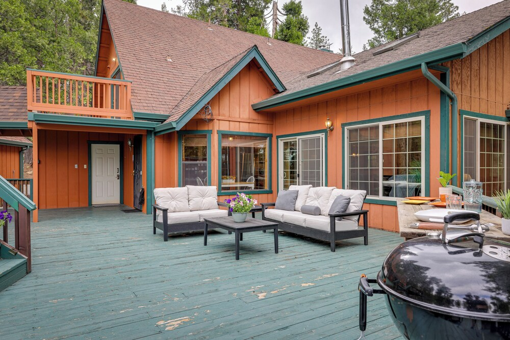 Mi-Wuk Village Vacation Rental w/ Multi-Level Deck