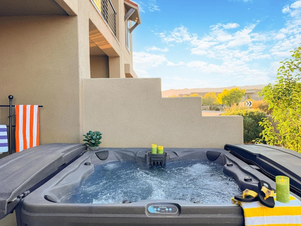 Stargazer – Luxury Condo, Rooftop Views, Private Hot Tub