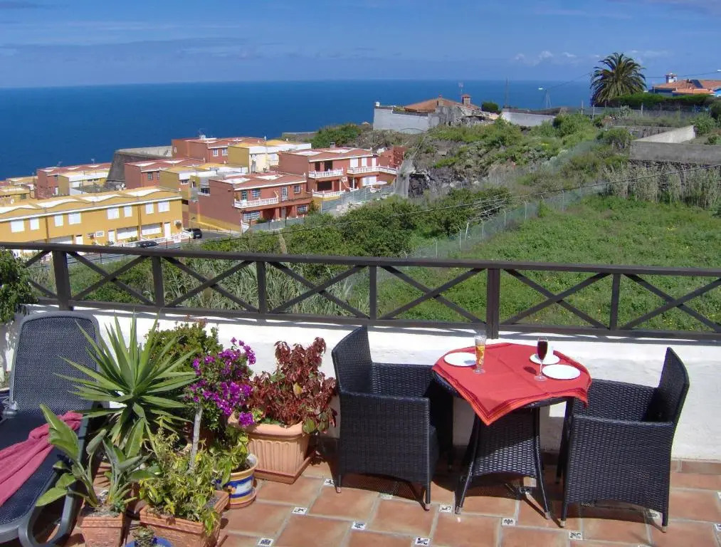 Rustic Holiday Home With Balcony and sea View