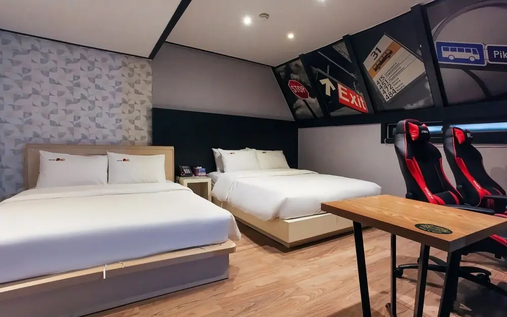 Bus Hotel