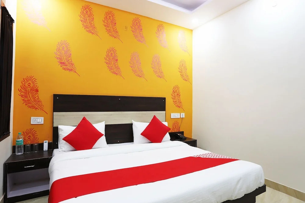 Oyo 42619 Diamond Key Residency