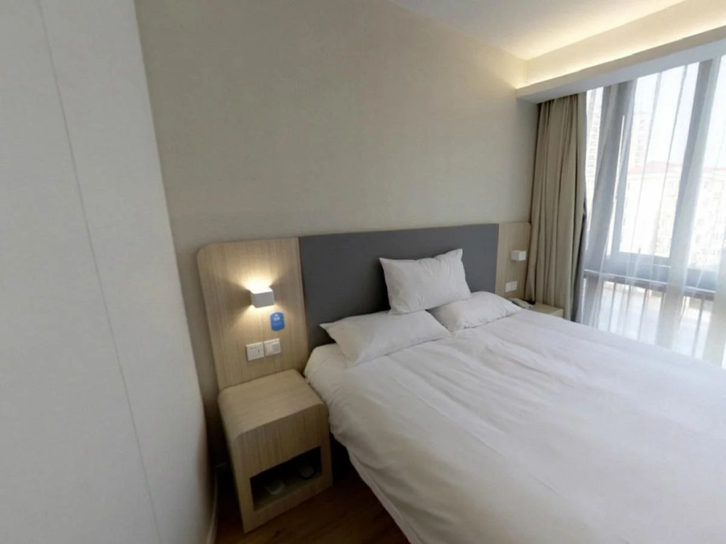 Hanting Hotel Shanghai Guilin Road Subway Station