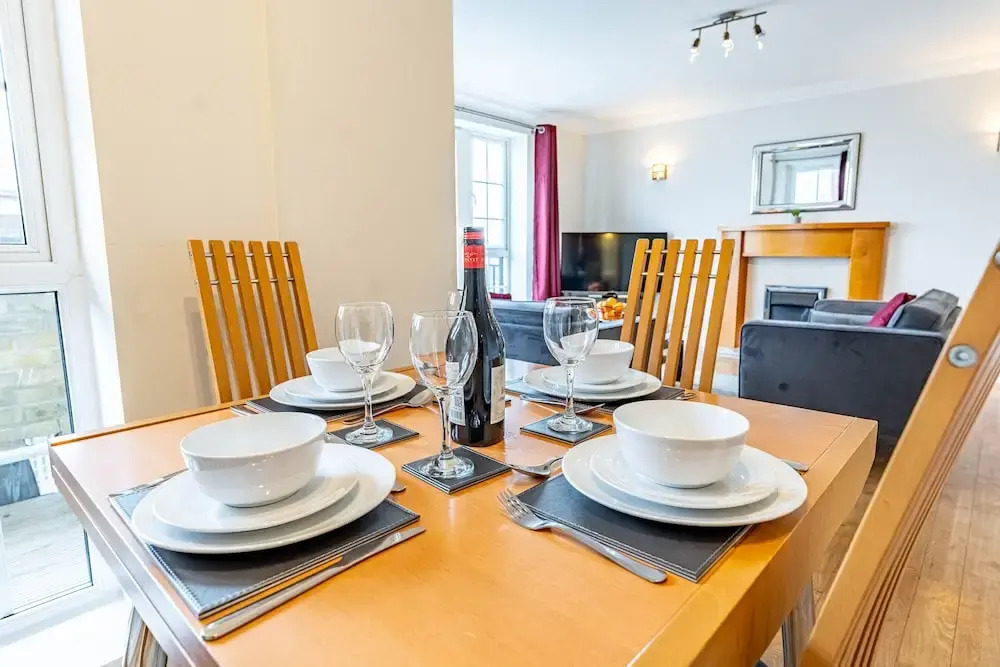 Celador Apartments - Riverside House Serviced Apartments