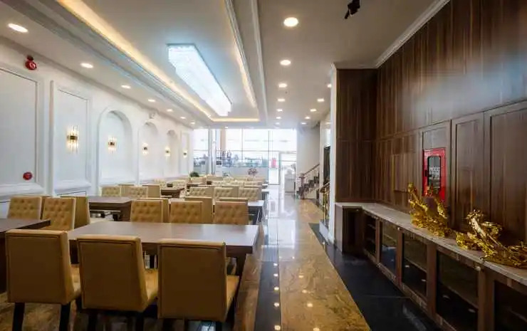 Happy Hotel