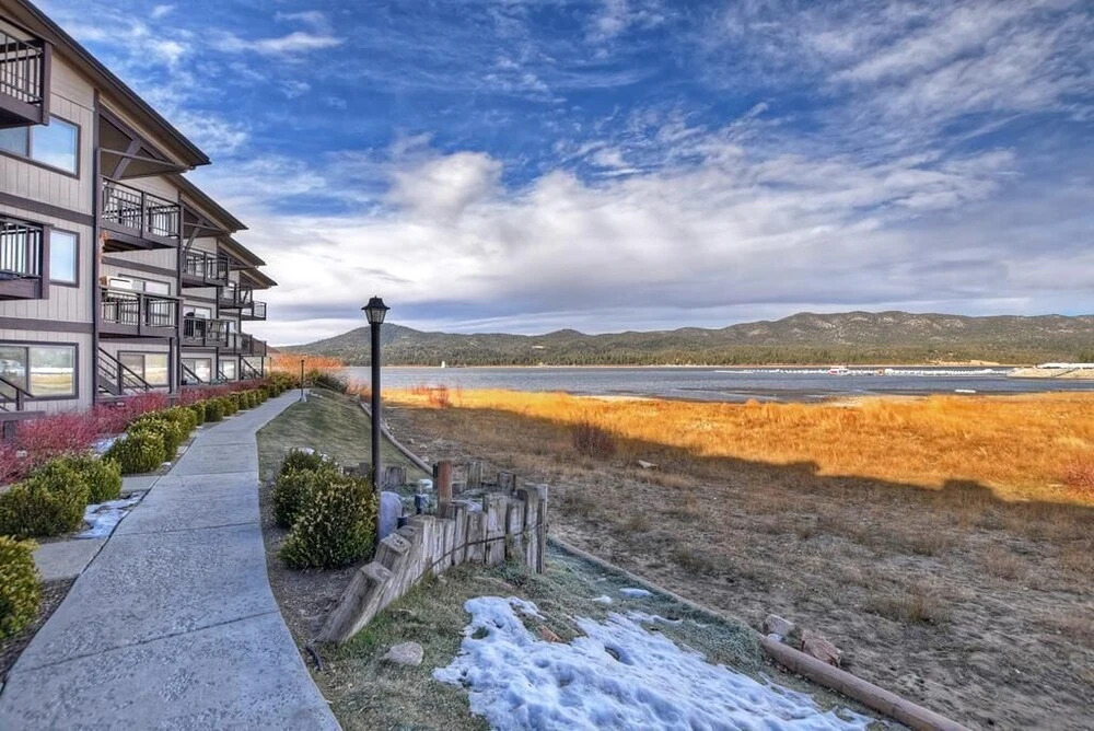 029 Lakefront Luxury Home