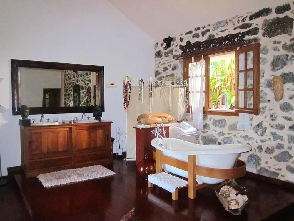 Bungalow With 3 Bedrooms in Vincendo, With Shared Pool, Furnished Garden and Wifi