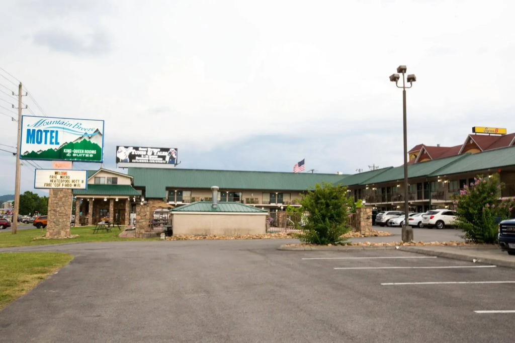 Mountain Breeze Motel