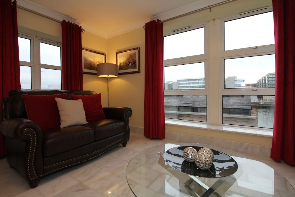 Luxury City River View Apartment