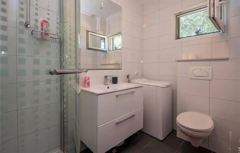 Nice Home in Podgora With Wifi and 2 Bedrooms