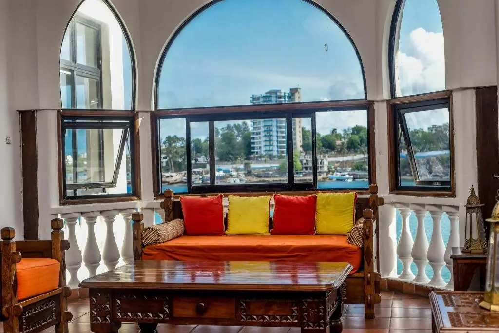 CityBlue Creekside Hotel & Suites