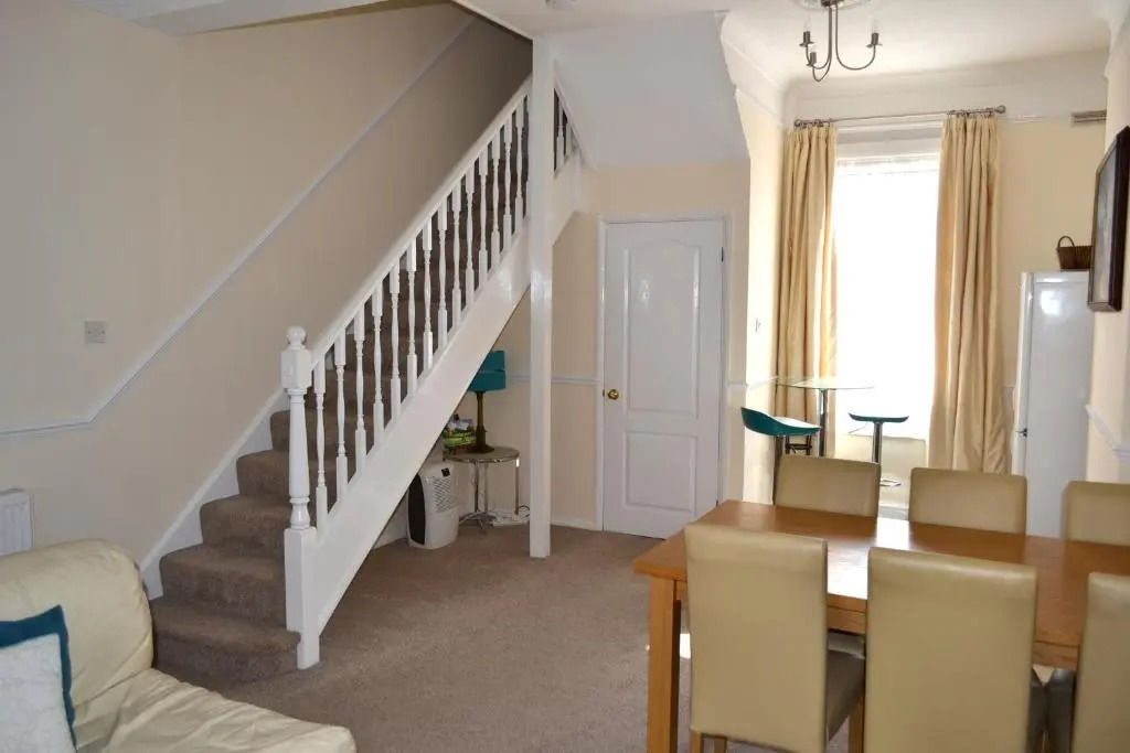 Seam Terrace - Home from Home