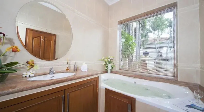 Pratumnak Pool Villa 1C