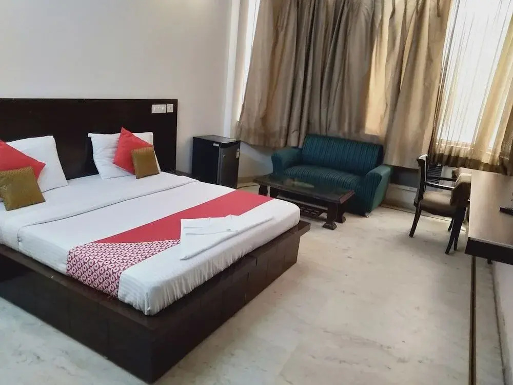 Hotel The INFINTY NEAR DELHI AIRPORT Breakfast,Dinner Include