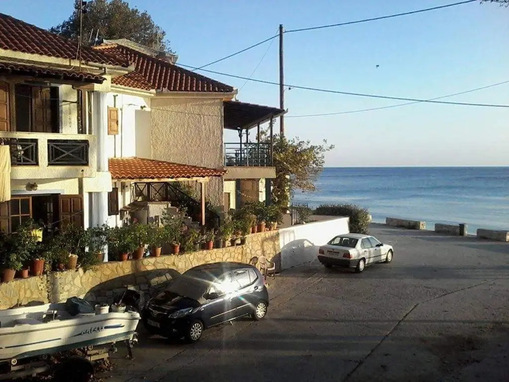 Kamari Beach guest house