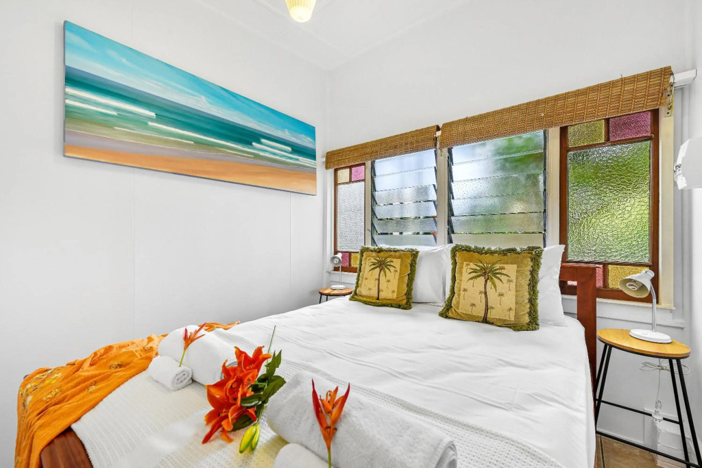 Cottonwood Cottage - Couples pet friendly retro escape