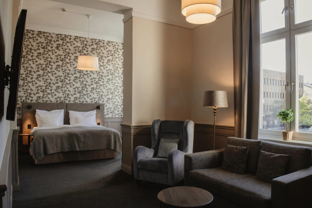 Home Hotel Post
