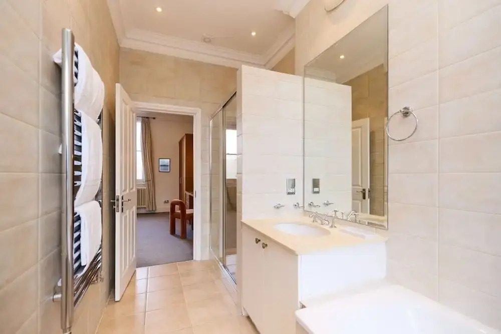 The Hampstead Getaway - Charming 5bdr Home With Conservatory