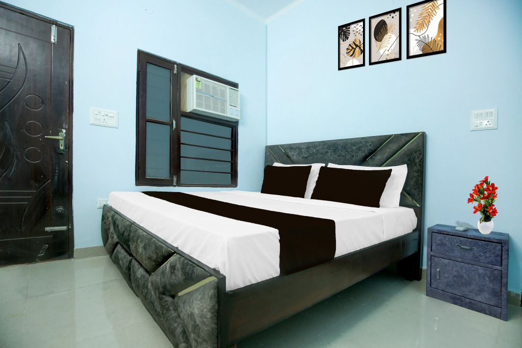 Super Collection O by OYO Nayagaon Vikas Nagar