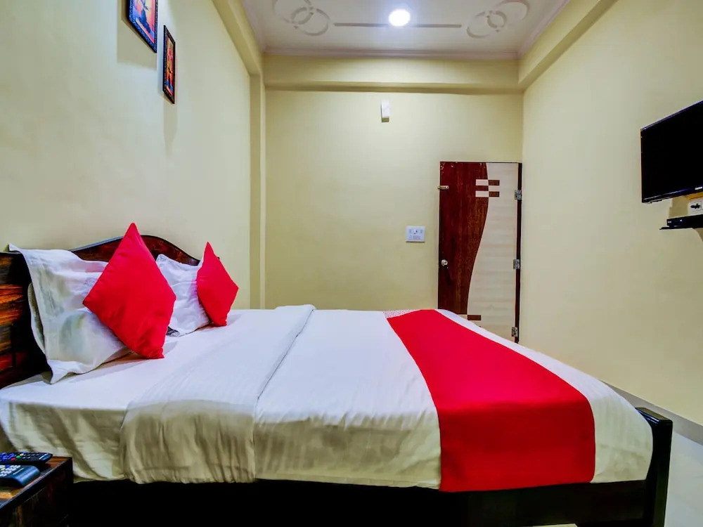 OYO Flagship 22942 Hotel Opal