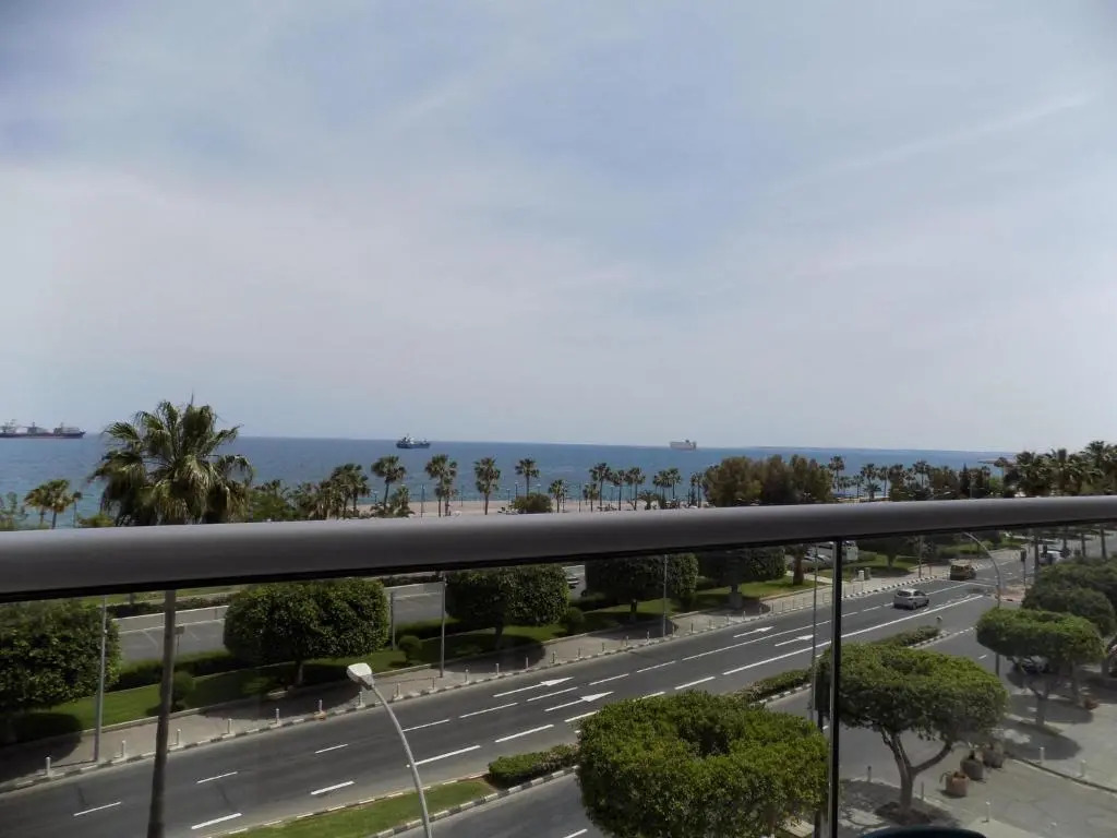 3b Seafront Retro apt - Olympic beach