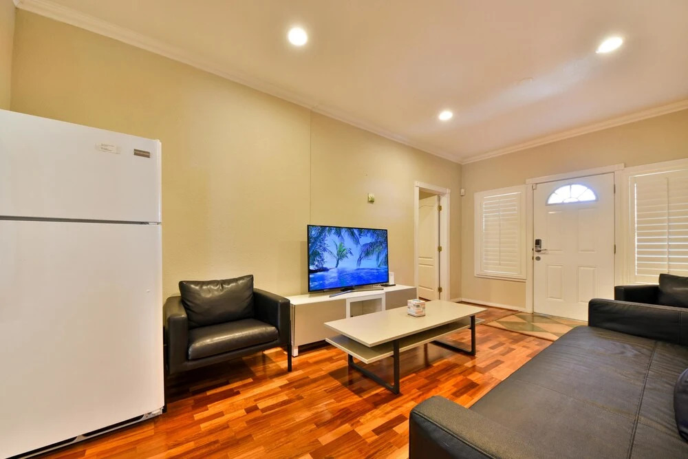 Spacious 2BD Home Next to Disneyland - Sleeps 6