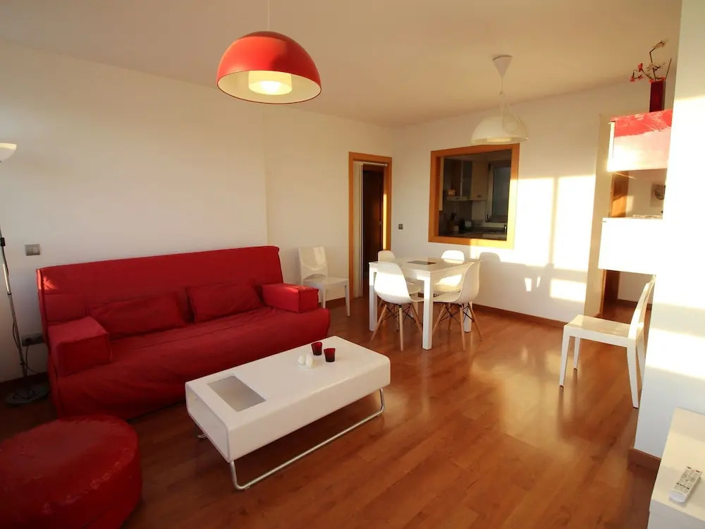 Apartment With sea View, Walking Distance to the Beach