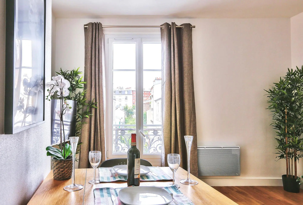 B  823 -  Buttes Chaumont - Spacieux appartement