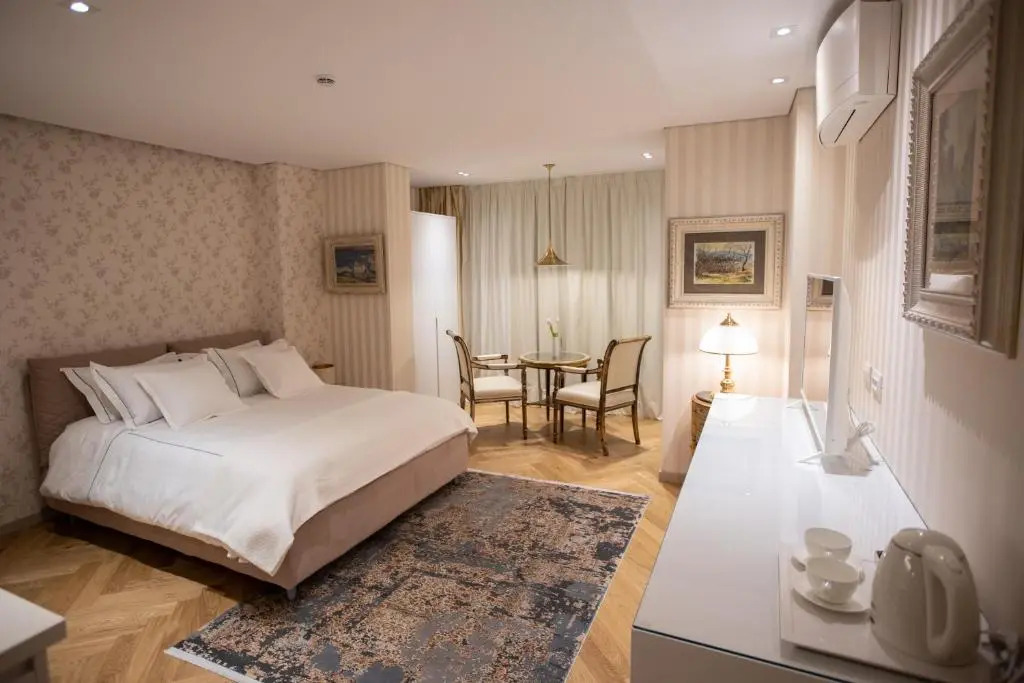 Seven Luxury Suites