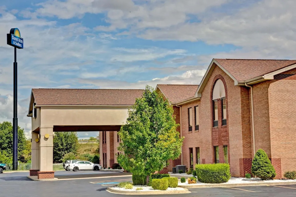 Days Inn Suites Airport Southwest