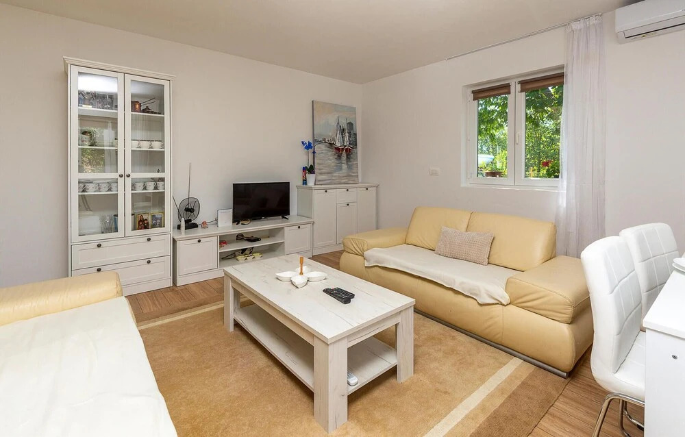 Stunning Home In Pula With Wifi