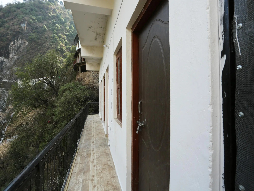 OYO Flagship 28382 Nautiyal Home Stay