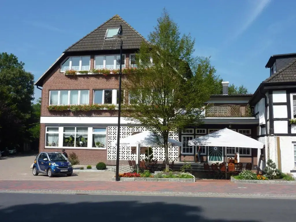 Akzent Hotel Zur Wasserburg - Hotel Garni bed & breakfast