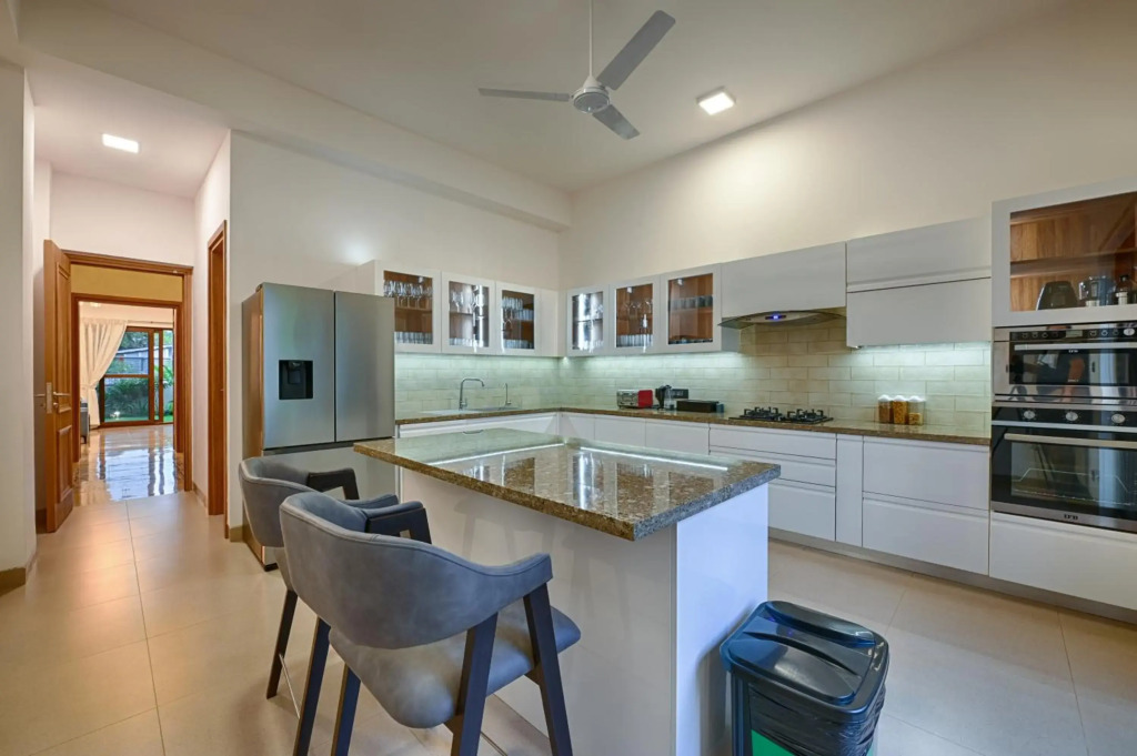 Melhor Stays- Mayberry 5 BHK