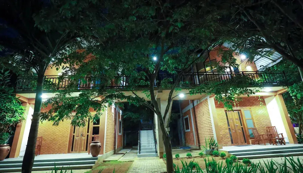 village avenue resort