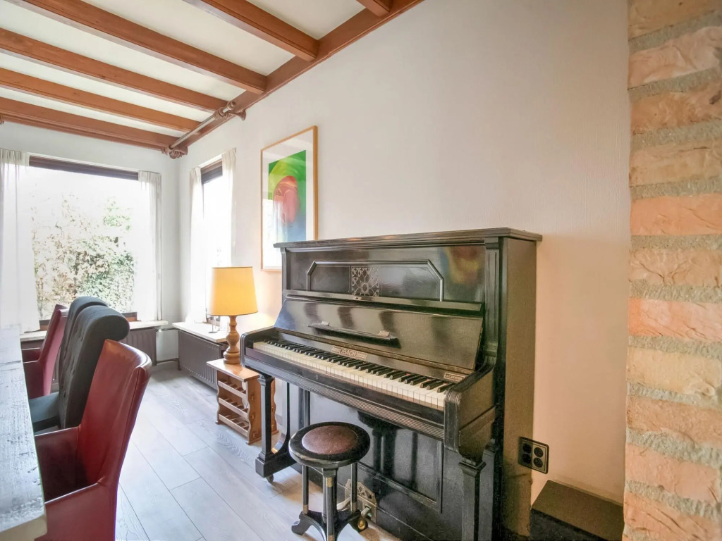 Spacious Holiday Home close to the Efteling in Nieuwkuijk with Terrace