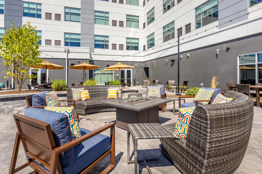 Holiday Inn Express Bettendorf - Davenport NE by IHG