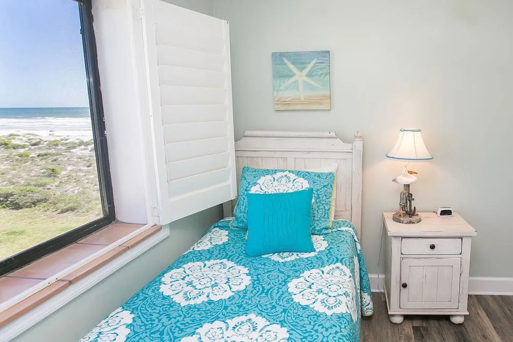 SEA Haven 212 [3/2.5] Free Activities! & Oceanfront Wifi Pool