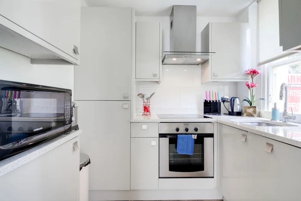 Large Studio Apartment  Central London