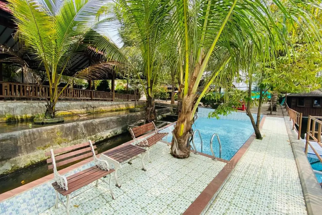 Rumah Kayu Pinggir Kali